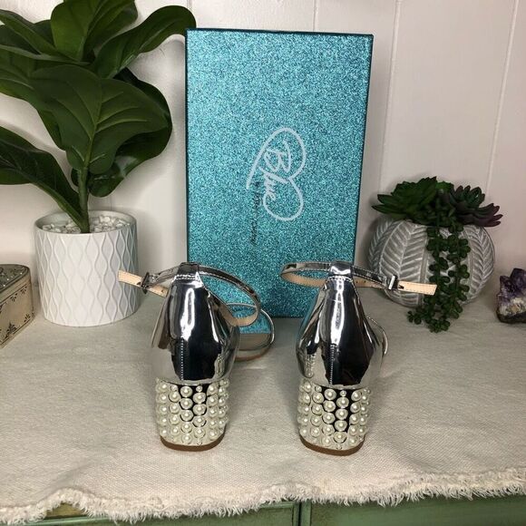 Betsey Johnson Womens Solid Ankle Strap Open Toe Block Heel Sandal Silver - Picture 4 of 5